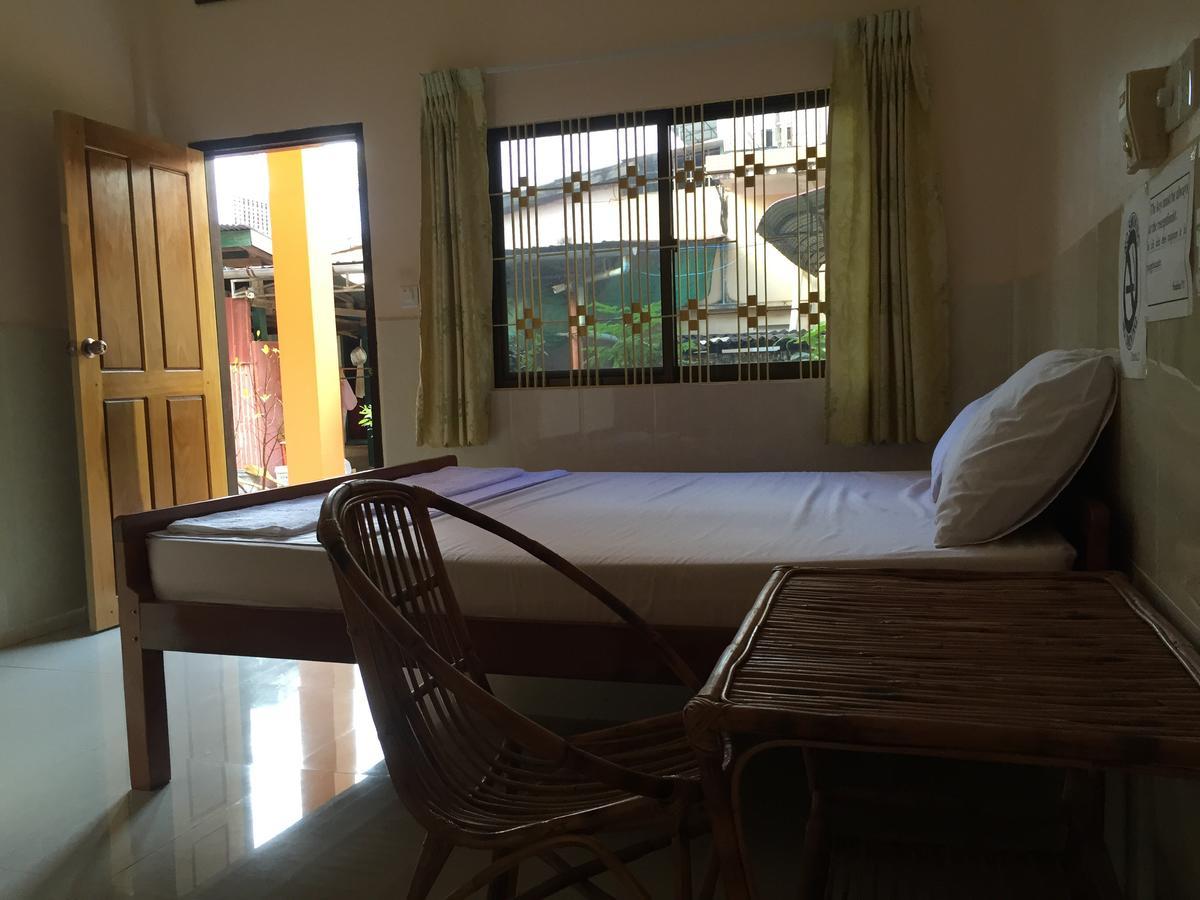 Ta Eng Guesthouse Kampot Esterno foto